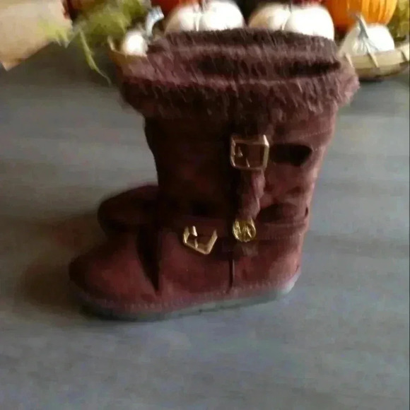 Michael Kors Little Girl Boots - Picture 4 of 5